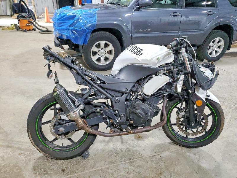 52351056 :رقم المزاد ، JKAEXMJ11BDA76626 vin ، 2011 Kawasaki Ex250 مزاد بيع