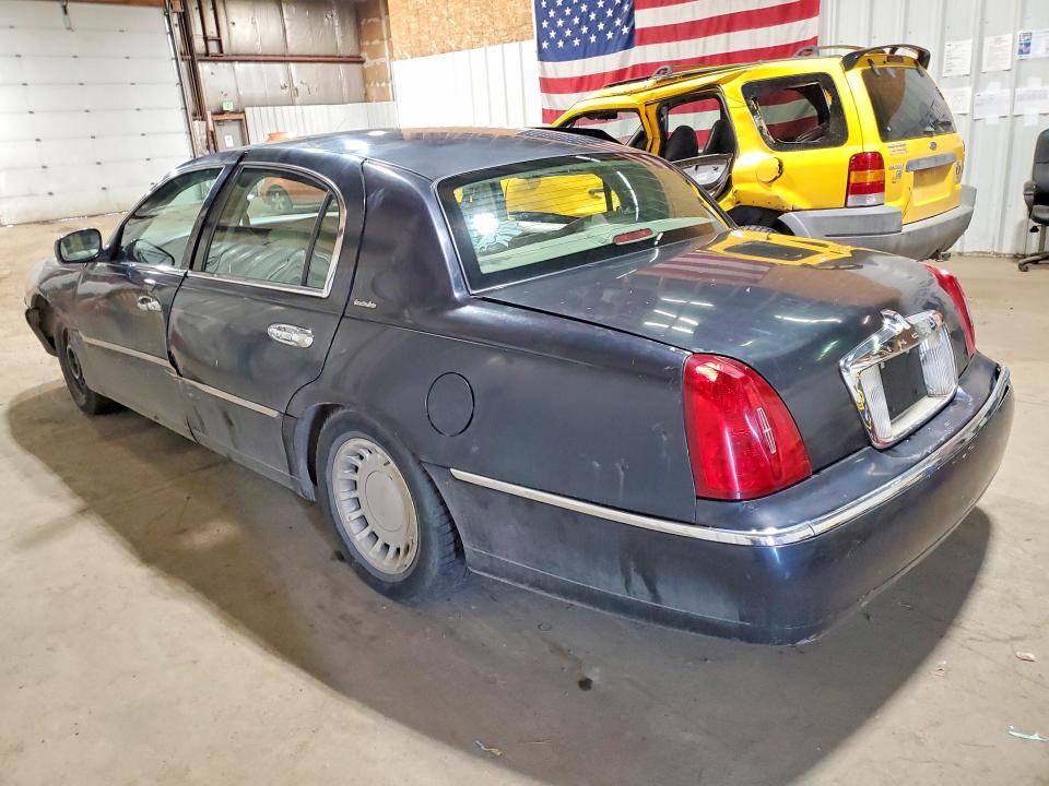 Продаж на аукціоні авто 2000 Lincoln Town Car, vin: 1LNHM81W2YY894293, номер лоту: 53125206
