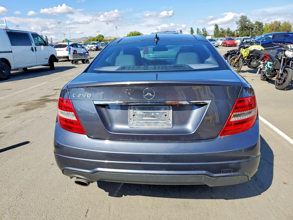 2015 Mercedes-benz C მანქანა იყიდება აუქციონზე, vin: WDDGJ4HB0FG383999, აუქციონის ნომერი: 55445396