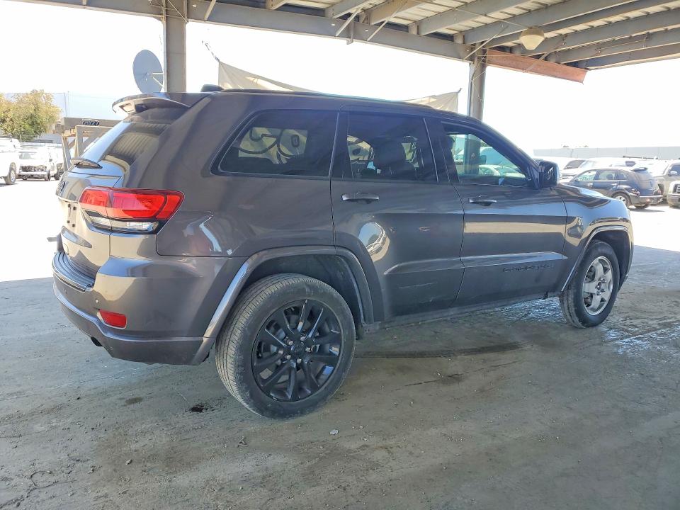 53831576 :رقم المزاد ، 1C4RJFAGXJC296843 vin ، 2018 Jeep Grand Cherokee مزاد بيع