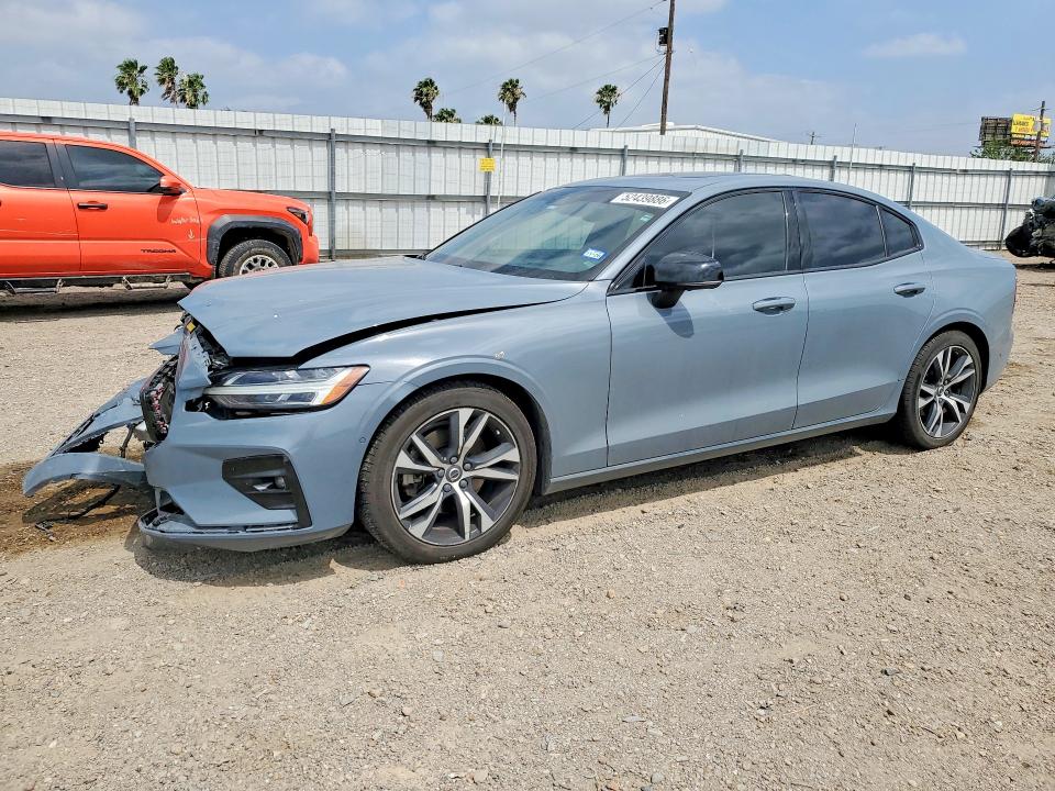 2022 Volvo S60 მანქანა იყიდება აუქციონზე, vin: 7JRL12FM7NG172476, აუქციონის ნომერი: 52439886
