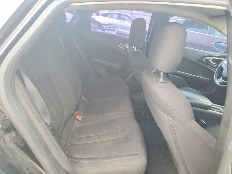 52623456 :رقم المزاد ، 1C3CCCAB3FN695502 vin ، 2015 Chrysler 200 مزاد بيع