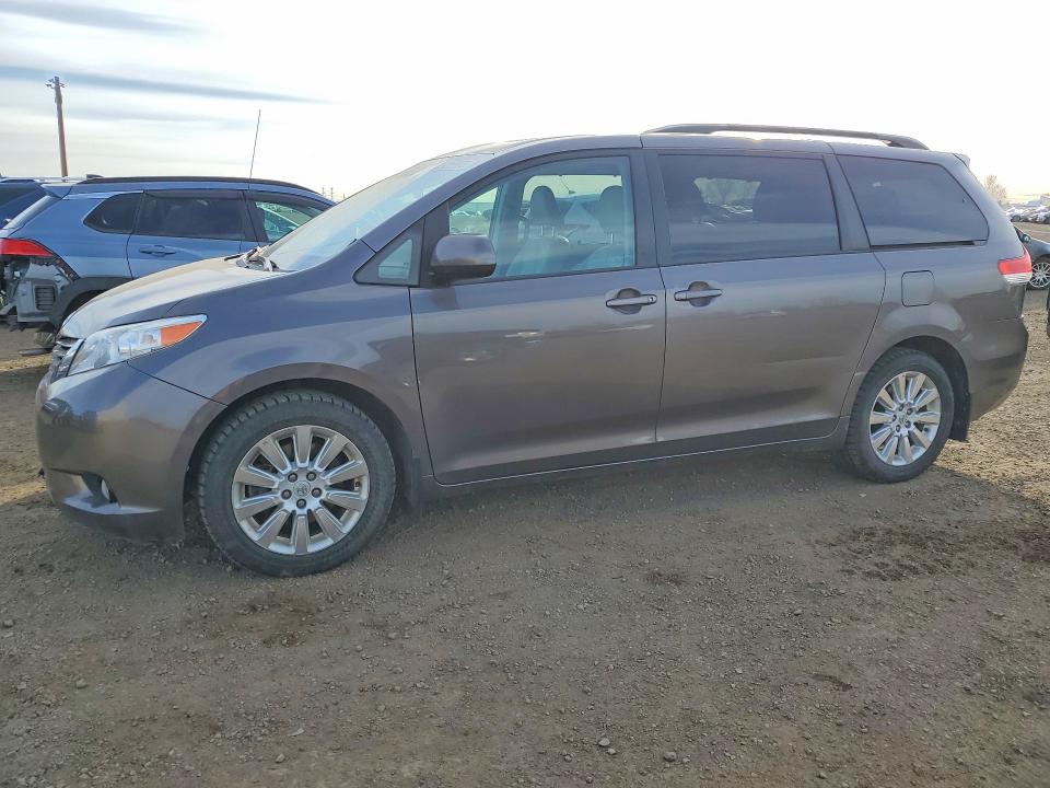 52357876 :رقم المزاد ، 5TDDK3DC9ES074152 vin ، 2014 Toyota Sienna مزاد بيع