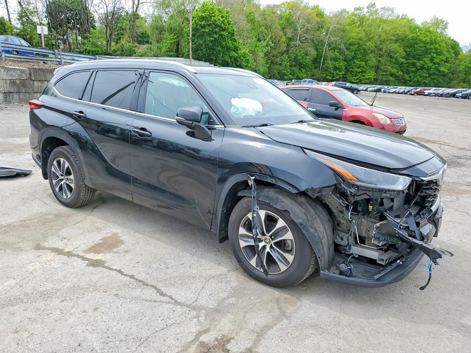 52450406 :رقم المزاد ، 5TDGZRBH3NS587424 vin ، 2022 Toyota Highlander مزاد بيع