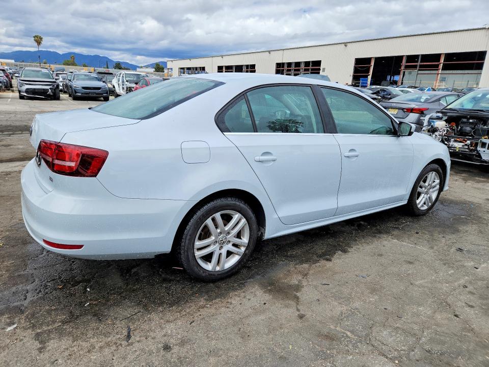 52197576 :رقم المزاد ، 3VW2B7AJ5HM356730 vin ، 2017 Volkswagen Jetta مزاد بيع