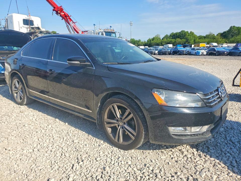 52331026 :رقم المزاد ، 1VWBN7A37EC100837 vin ، 2014 Volkswagen Passat مزاد بيع