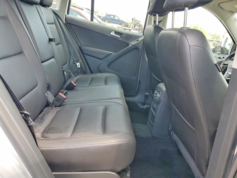 53694856 :رقم المزاد ، WVGBV7AX9HK021830 vin ، 2017 Volkswagen Tiguan مزاد بيع