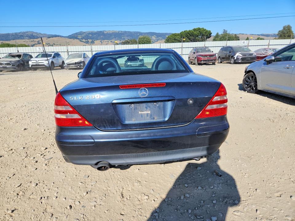 52577506 :رقم المزاد ، WDBKK47F5WF078136 vin ، 1998 Mercedes-benz Slk مزاد بيع