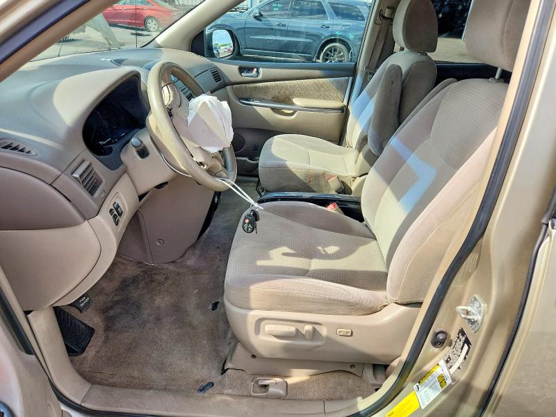 52692056 :رقم المزاد ، 5TDKK4CC0AS289086 vin ، 2010 Toyota Sienna مزاد بيع