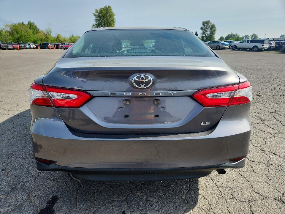 52081416 :رقم المزاد ، 4T1B11HK4JU107477 vin ، 2018 Toyota Camry مزاد بيع