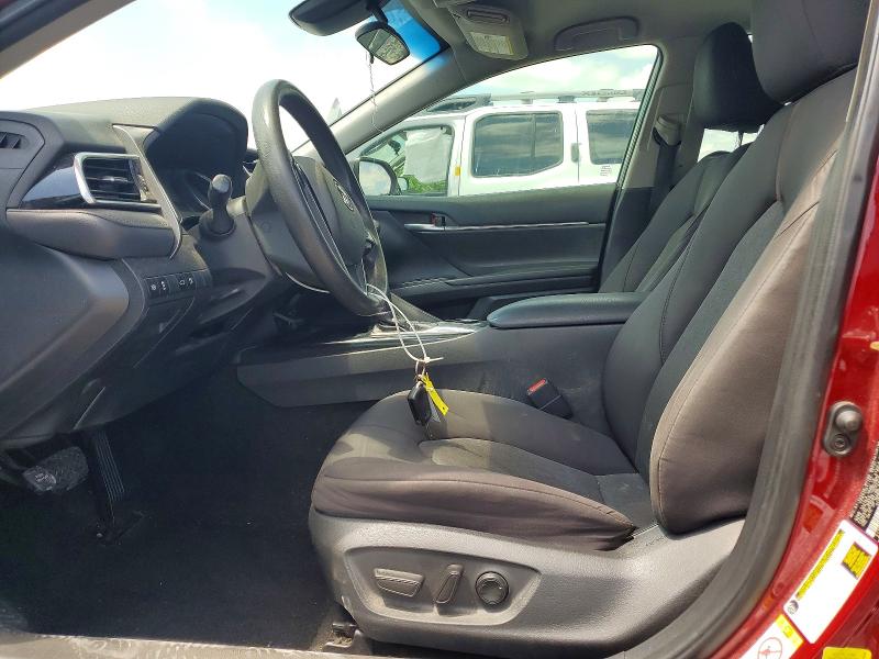 53514266 :رقم المزاد ، 4T1B11HK7JU537133 vin ، 2018 Toyota Camry مزاد بيع