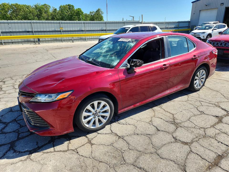 52422956 :رقم المزاد ، 4T1B11HK8KU747922 vin ، 2019 Toyota Camry مزاد بيع