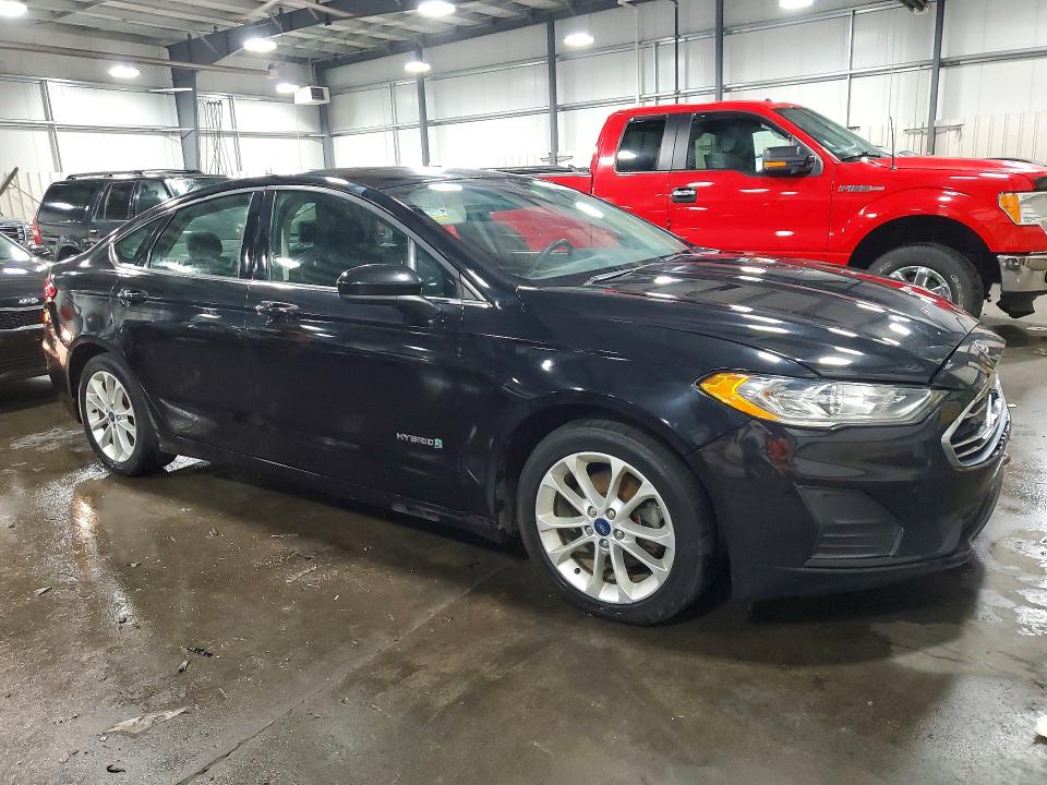 53377746 :رقم المزاد ، 3FA6P0LU3KR182757 vin ، 2019 Ford Fusion مزاد بيع