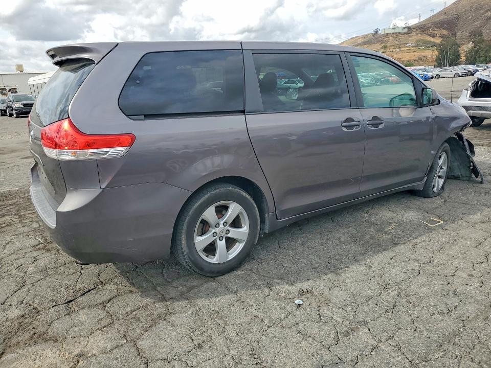 50739876 :رقم المزاد ، 5TDKA3DC4CS015503 vin ، 2012 Toyota Sienna مزاد بيع
