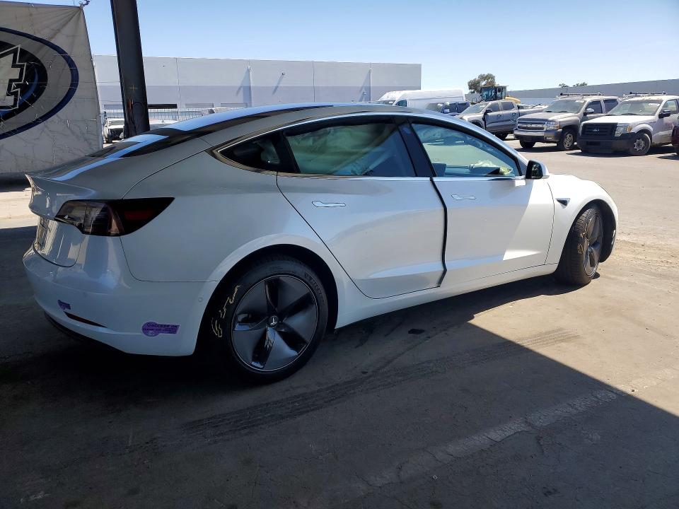 54847456 :رقم المزاد ، 5YJ3E1EA3JF161841 vin ، 2018 Tesla Model 3 مزاد بيع