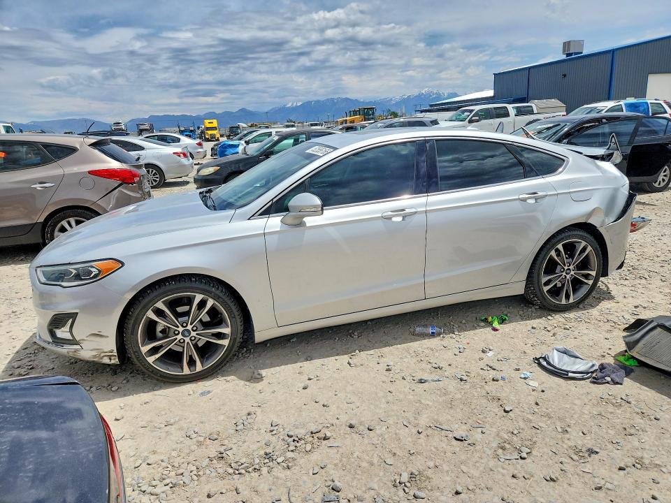 52556166 :رقم المزاد ، 3FA6P0D90KR225977 vin ، 2019 Ford Fusion مزاد بيع