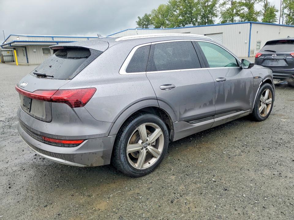 53088706 :رقم المزاد ، WA1VABGE2KB020767 vin ، 2019 Audi E-tron مزاد بيع