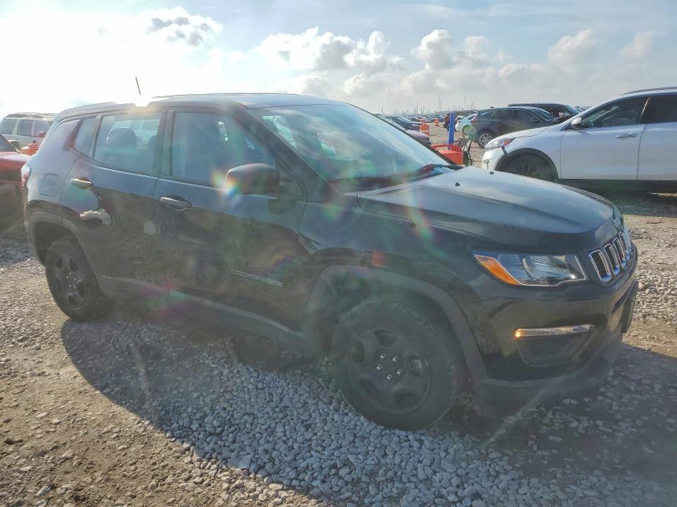 55530786 :رقم المزاد ، 3C4NJCABXJT471453 vin ، 2018 Jeep Compass مزاد بيع