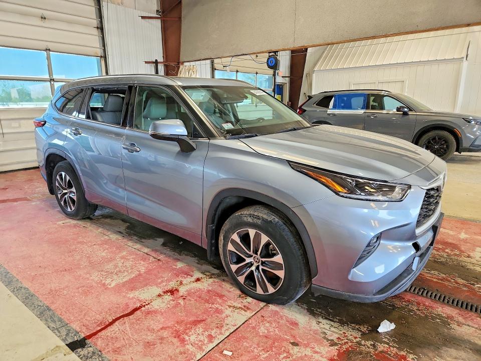 2021 Toyota Highlander მანქანა იყიდება აუქციონზე, vin: 5TDGZRBH9MS155466, აუქციონის ნომერი: 64766554