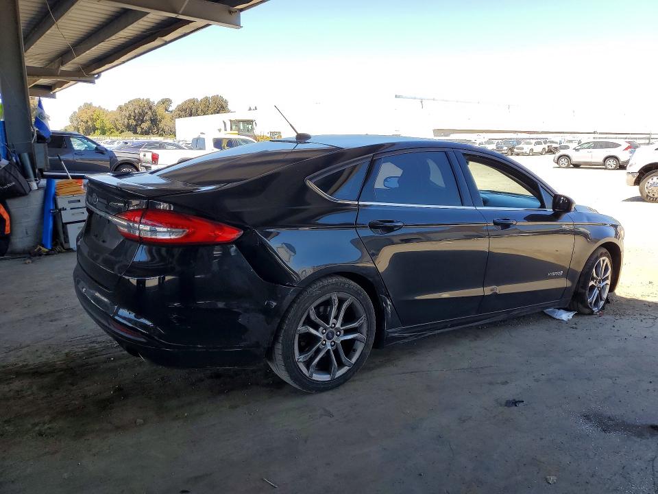 53852276 :رقم المزاد ، 3FA6P0LU3HR315431 vin ، 2017 Ford Fusion مزاد بيع