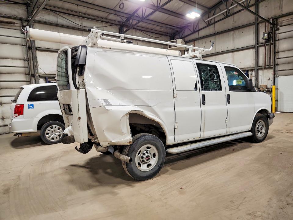 52328006 :رقم المزاد ، 1GTW7FCF8F1267365 vin ، 2015 Gmc Savana مزاد بيع