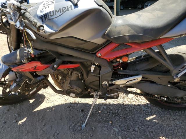 2015 Triumph Motorcycle Street Triple R მანქანა იყიდება აუქციონზე, vin: SMTL03NEXFT657917, აუქციონის ნომერი: 56364433