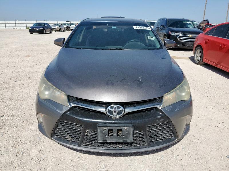 93757915 :رقم المزاد ، 4T1BF1FK6FU060352 vin ، 2015 Toyota Camry مزاد بيع