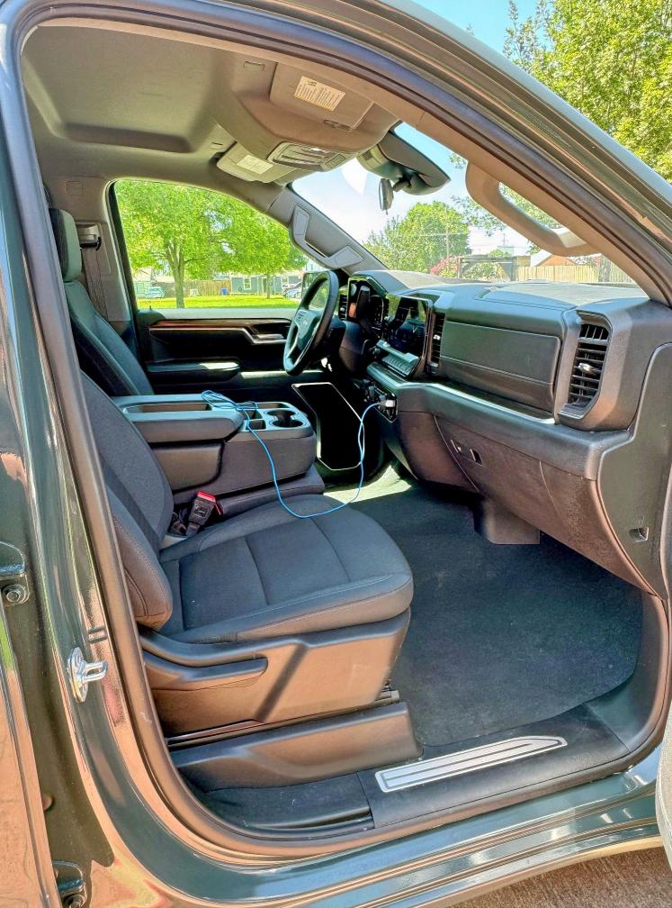 Продажа на аукционе авто 2025 Chevrolet Silverado, vin: 1GCUKDED8SZ171415, номер лота: 61592605