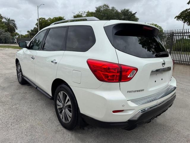 Продажа на аукционе авто 2017 Nissan Pathfinder, vin: 5N1DR2MM1HC627750, номер лота: 60175325