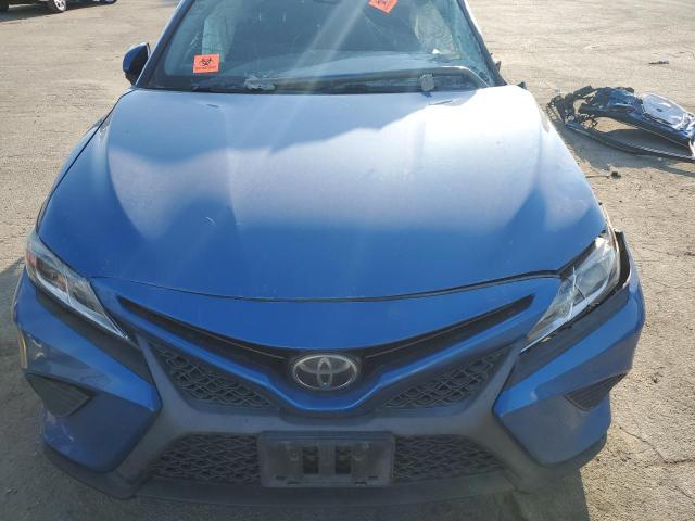 60146485 :رقم المزاد ، 4T1B11HK7JU087693 vin ، 2018 Toyota Camry مزاد بيع