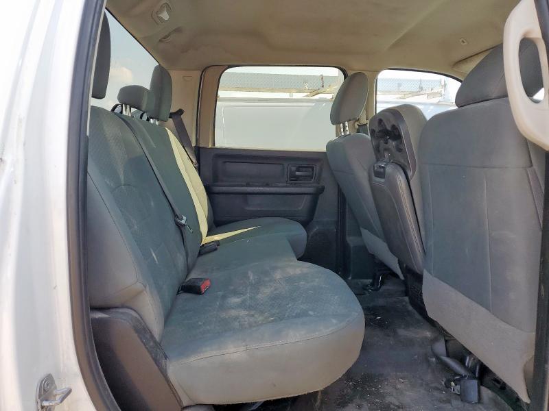 59262555 :رقم المزاد ، 3C6UR5HLXJG364742 vin ، 2018 Ram 2500 St مزاد بيع