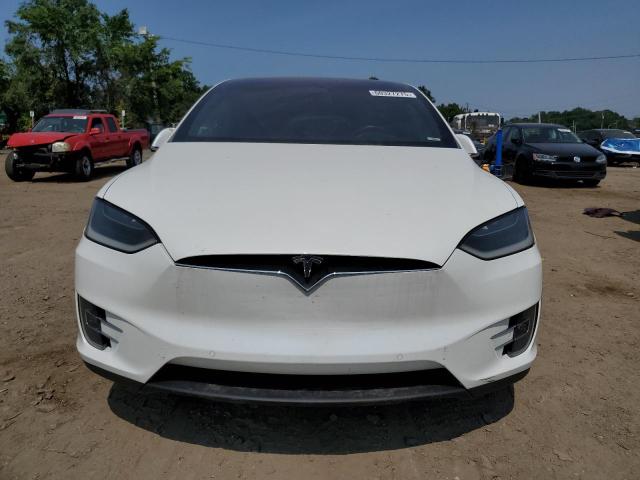 60327275 :رقم المزاد ، 5YJXCBE27HF055831 vin ، 2017 Tesla Model X مزاد بيع