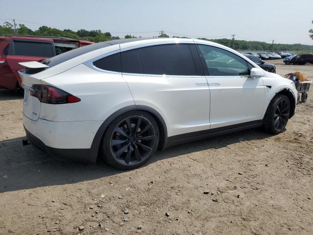 60327275 :رقم المزاد ، 5YJXCBE27HF055831 vin ، 2017 Tesla Model X مزاد بيع