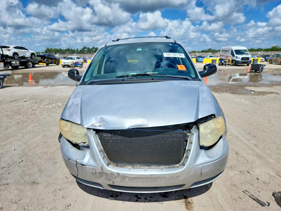 2005 Chrysler Town & Country მანქანა იყიდება აუქციონზე, vin: 2C8GP54L15R460579, აუქციონის ნომერი: 58130156