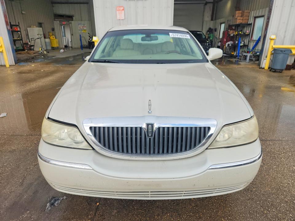 57414096 :رقم المزاد ، 1LNHM82V96Y620737 vin ، 2006 Lincoln Town Car مزاد بيع