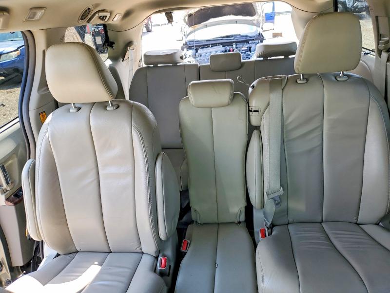 58924766 :رقم المزاد ، 5TDYK3DC8DS336985 vin ، 2013 Toyota Sienna مزاد بيع