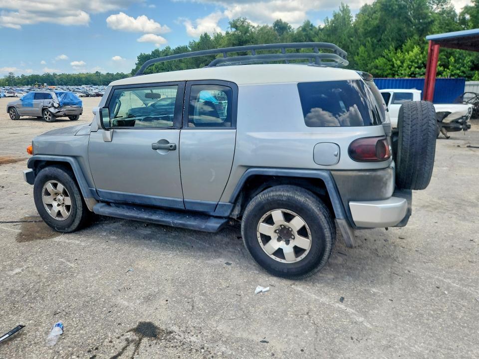 2010 Toyota Fj Cruiser მანქანა იყიდება აუქციონზე, vin: JTEZU4BF4AK008656, აუქციონის ნომერი: 57146236