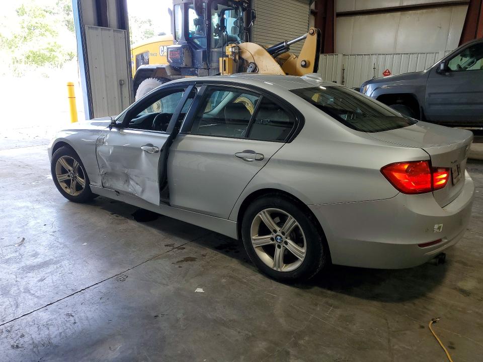 2015 Bmw 328 მანქანა იყიდება აუქციონზე, vin: WBA3B5G58FNS19870, აუქციონის ნომერი: 57385646