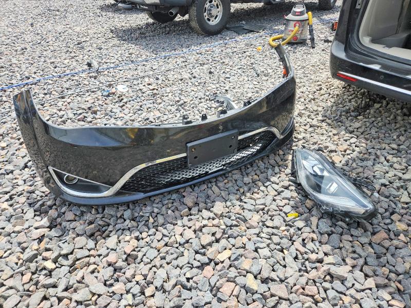 55818256 :رقم المزاد ، 2C4RC1BG8JR290865 vin ، 2018 Chrysler Pacifica مزاد بيع