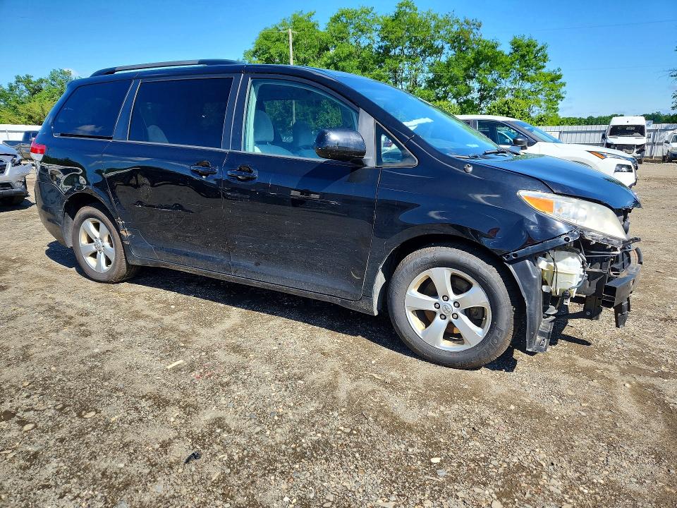 Продажа на аукционе авто 2014 Toyota Sienna, vin: 5TDKK3DCXES474552, номер лота: 56601926