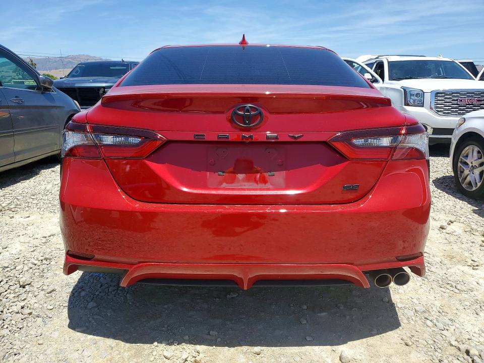 55653706 :رقم المزاد ، 4T1G11AK3MU442749 vin ، 2021 Toyota Camry مزاد بيع
