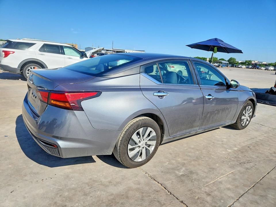 55558076 :رقم المزاد ، 1N4BL4BV0NN306762 vin ، 2022 Nissan Altima مزاد بيع