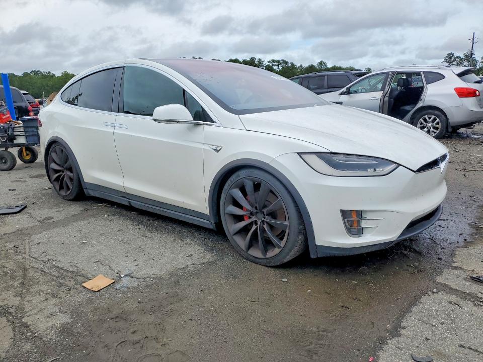 2016 Tesla Model X მანქანა იყიდება აუქციონზე, vin: 5YJXCBE40GF008995, აუქციონის ნომერი: 57829586