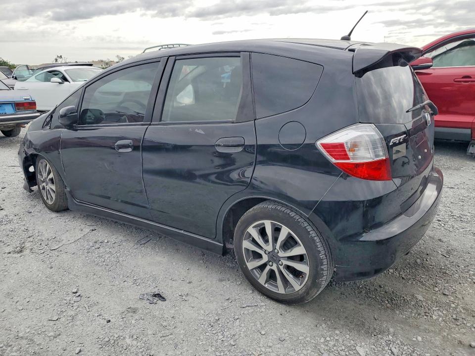 56143356 :رقم المزاد ، JHMGE8H59DC022368 vin ، 2013 Honda Fit مزاد بيع