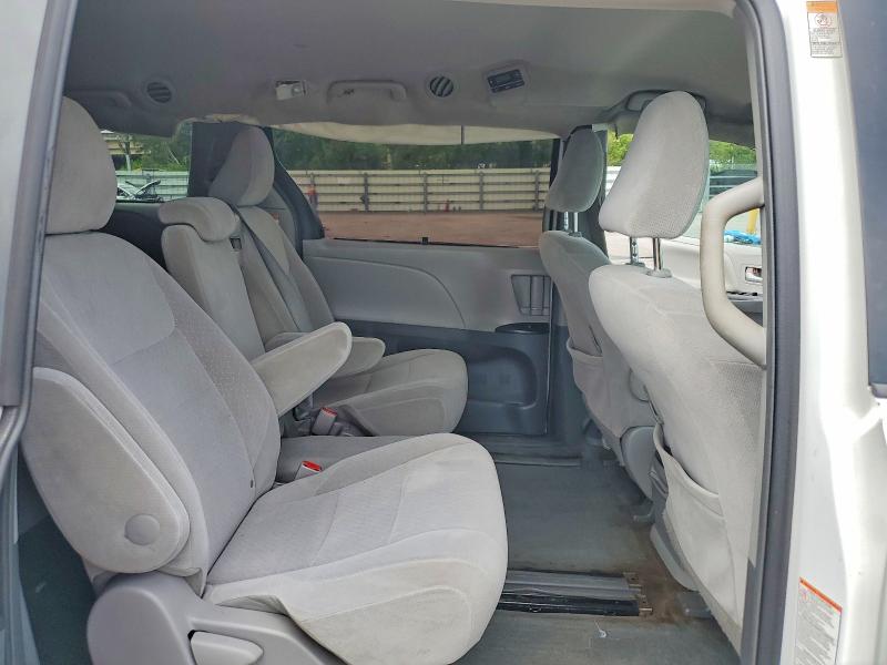 55631076 :رقم المزاد ، 5TDKK3DCXFS560235 vin ، 2015 Toyota Sienna مزاد بيع