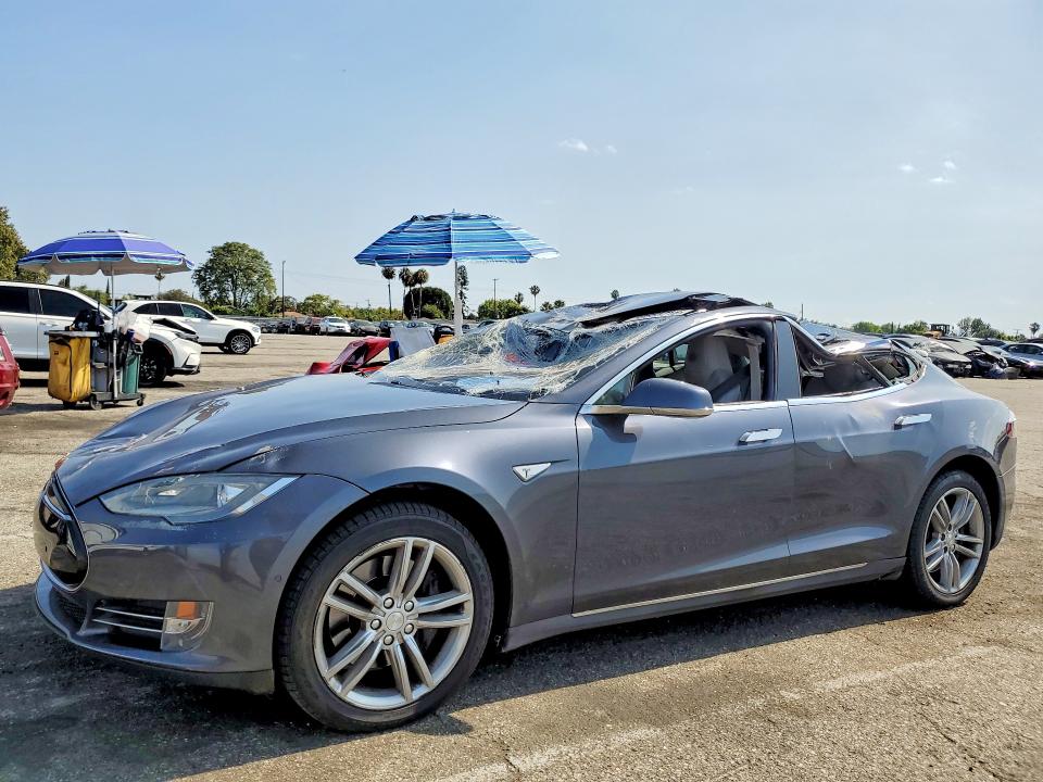 Продажа на аукционе авто 2015 Tesla Model S, vin: 5YJSA1H24FF081774, номер лота: 59665716