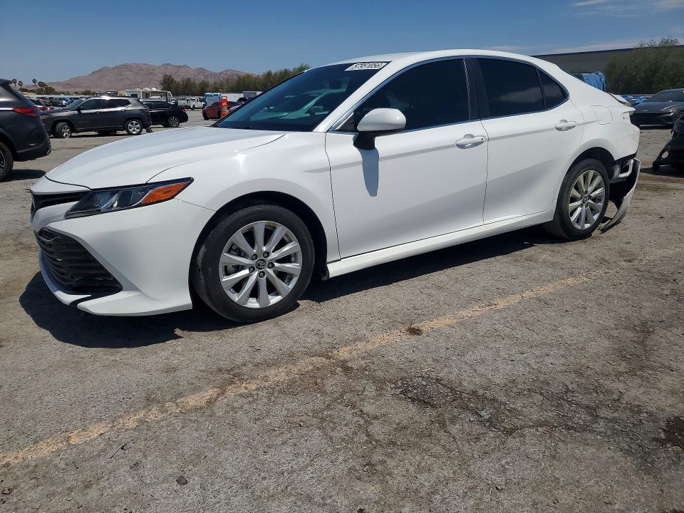 2018 Toyota Camry მანქანა იყიდება აუქციონზე, vin: 4T1B11HK6JU613232, აუქციონის ნომერი: 57951056