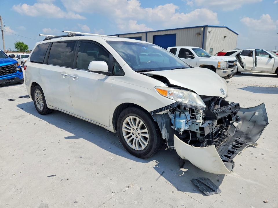 Продажа на аукционе авто 2017 Toyota Sienna, vin: 5TDYZ3DC1HS878768, номер лота: 58270546