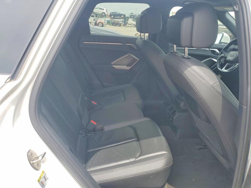 56129826 :رقم المزاد ، WA1AUCF39M1090075 vin ، 2021 Audi Q3 مزاد بيع