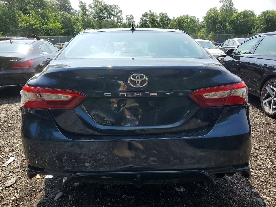 57015456 :رقم المزاد ، 4T1B11HK2KU702877 vin ، 2019 Toyota Camry مزاد بيع